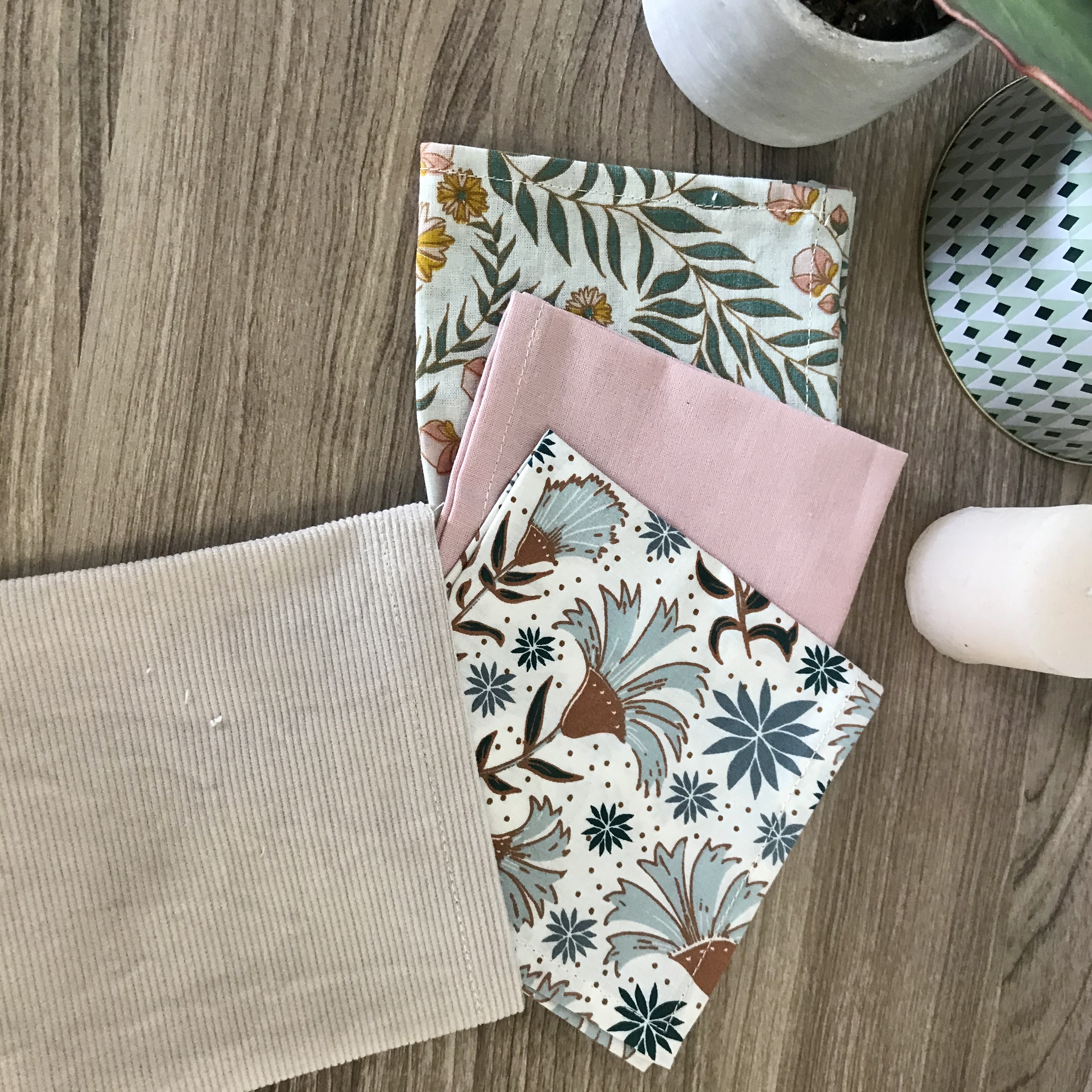 Lot de 3 mouchoirs & leur pochette  2