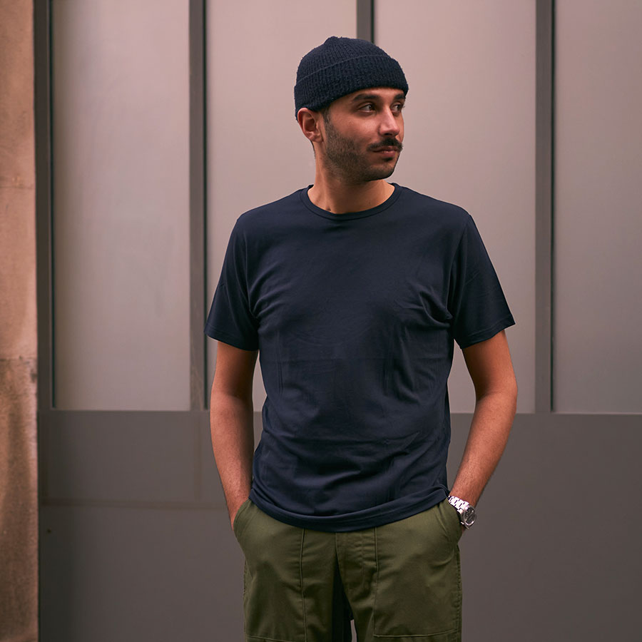 T-shirt bleu marine pour hommes