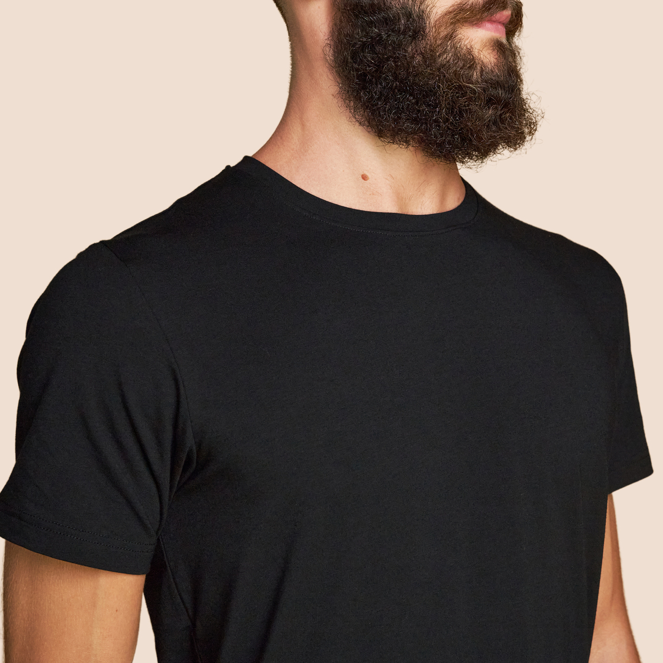T-shirt noir confortable pour hommes