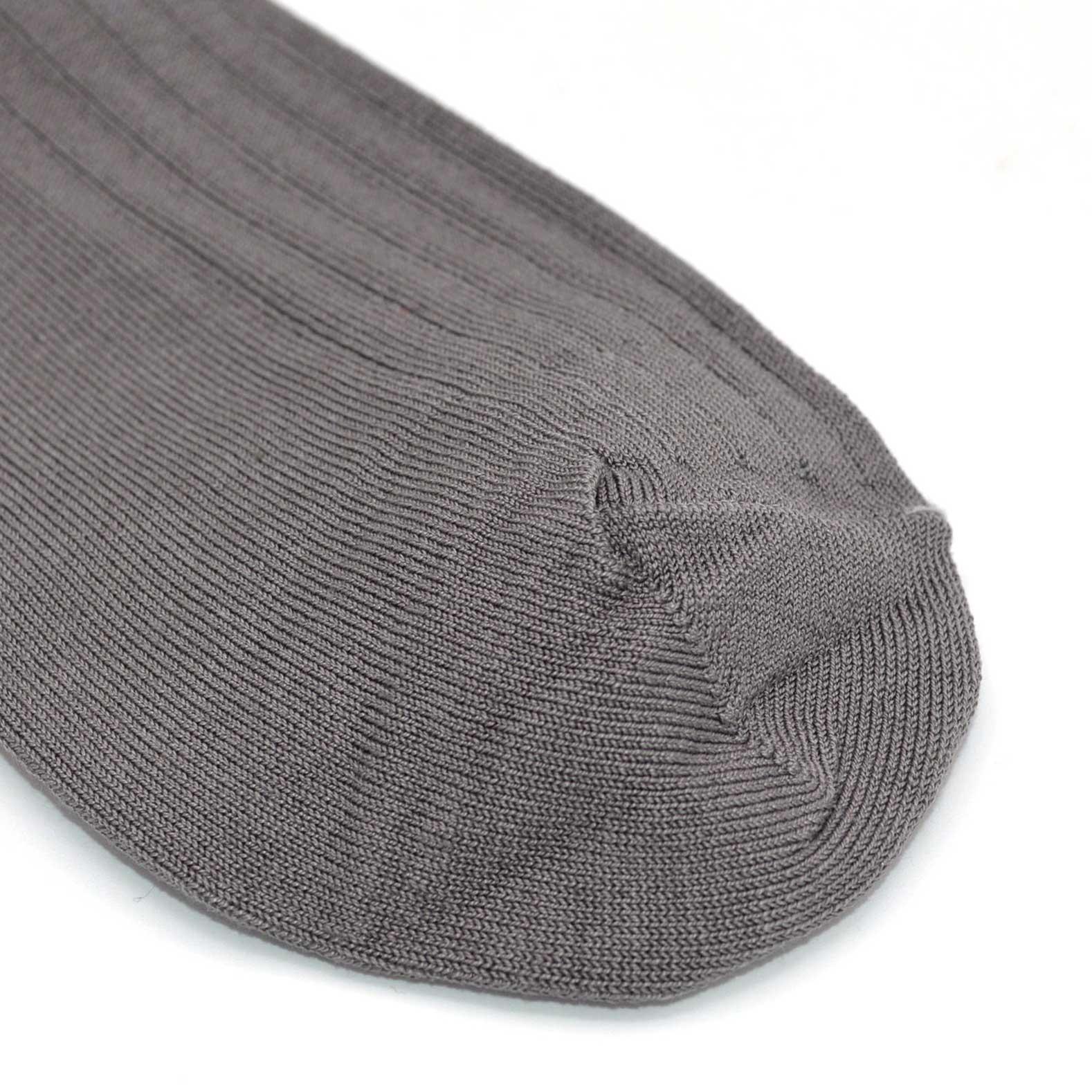 chaussettes-made-in-france-montantes-mi-bas-en-fil-d-ecosse-gris-pierre