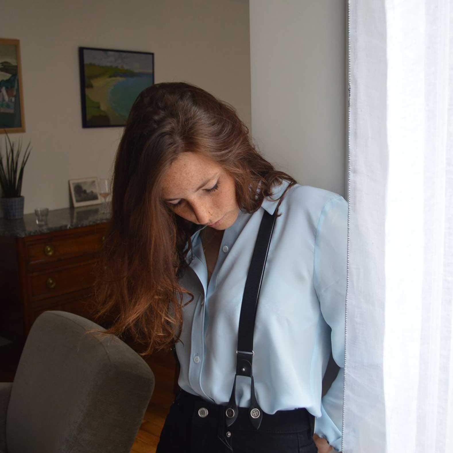 Bretelles-hommes-et-femmes--fantaisie-noir-made-in-france-finition-cuir-hydribe-pinces-et-boutons