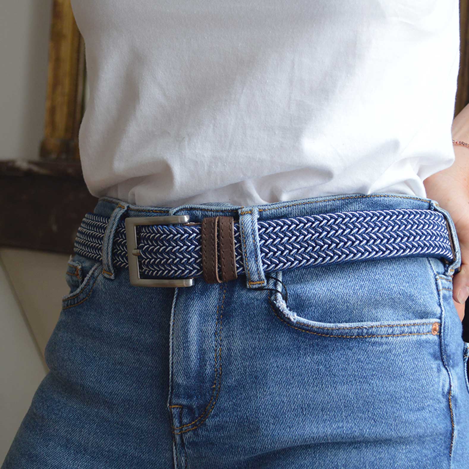 ceinturemade-in-france-tressée-élastique--embouts-en-cuir-marron-bleu-marine-et-blanc