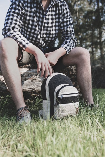 sac en chanvre éthique et écoresponsable fait main teinture naturelle