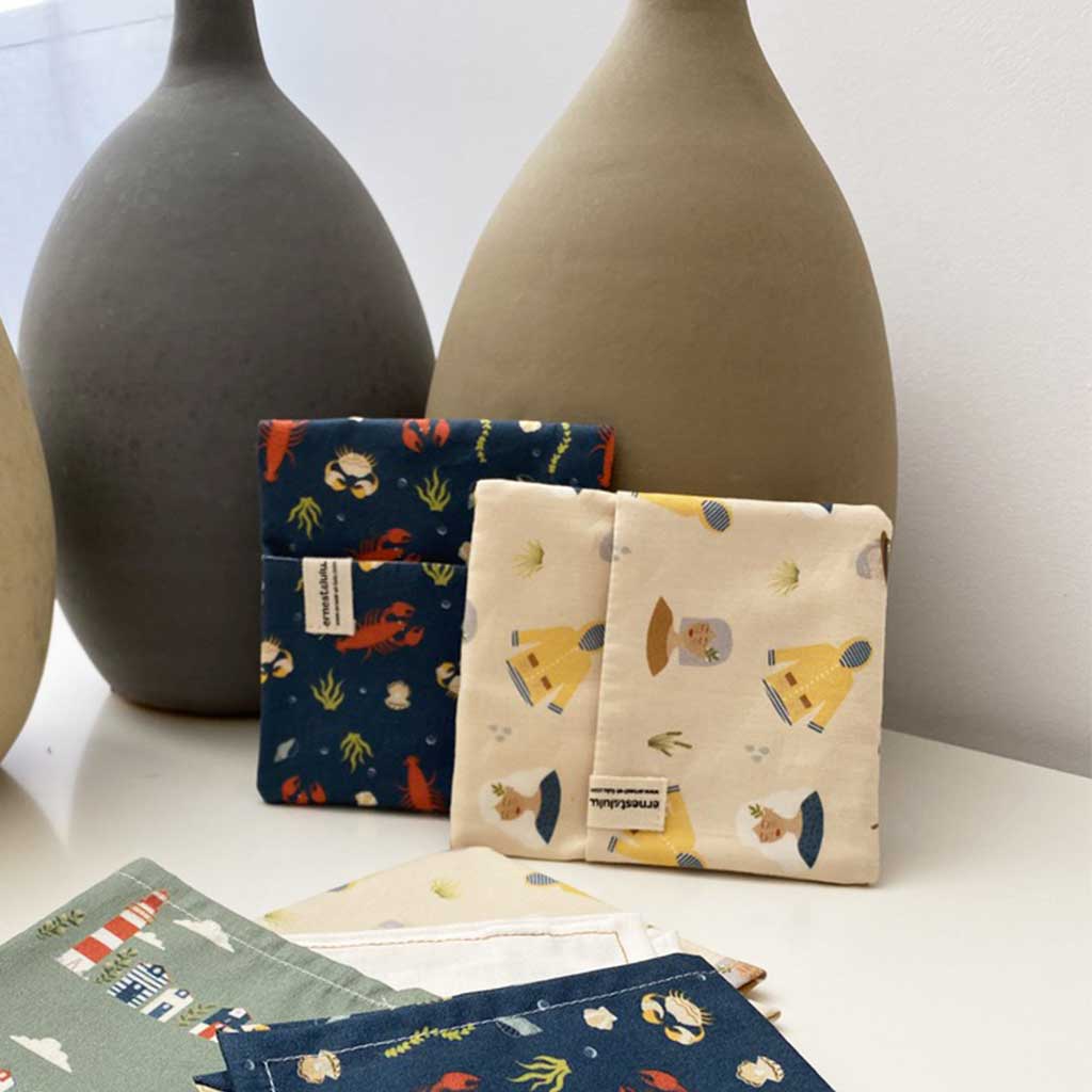 pochette pour mouchoirs lavables bio ernest&lulu - coloris coquillages et crustacés ou cirés jaunes