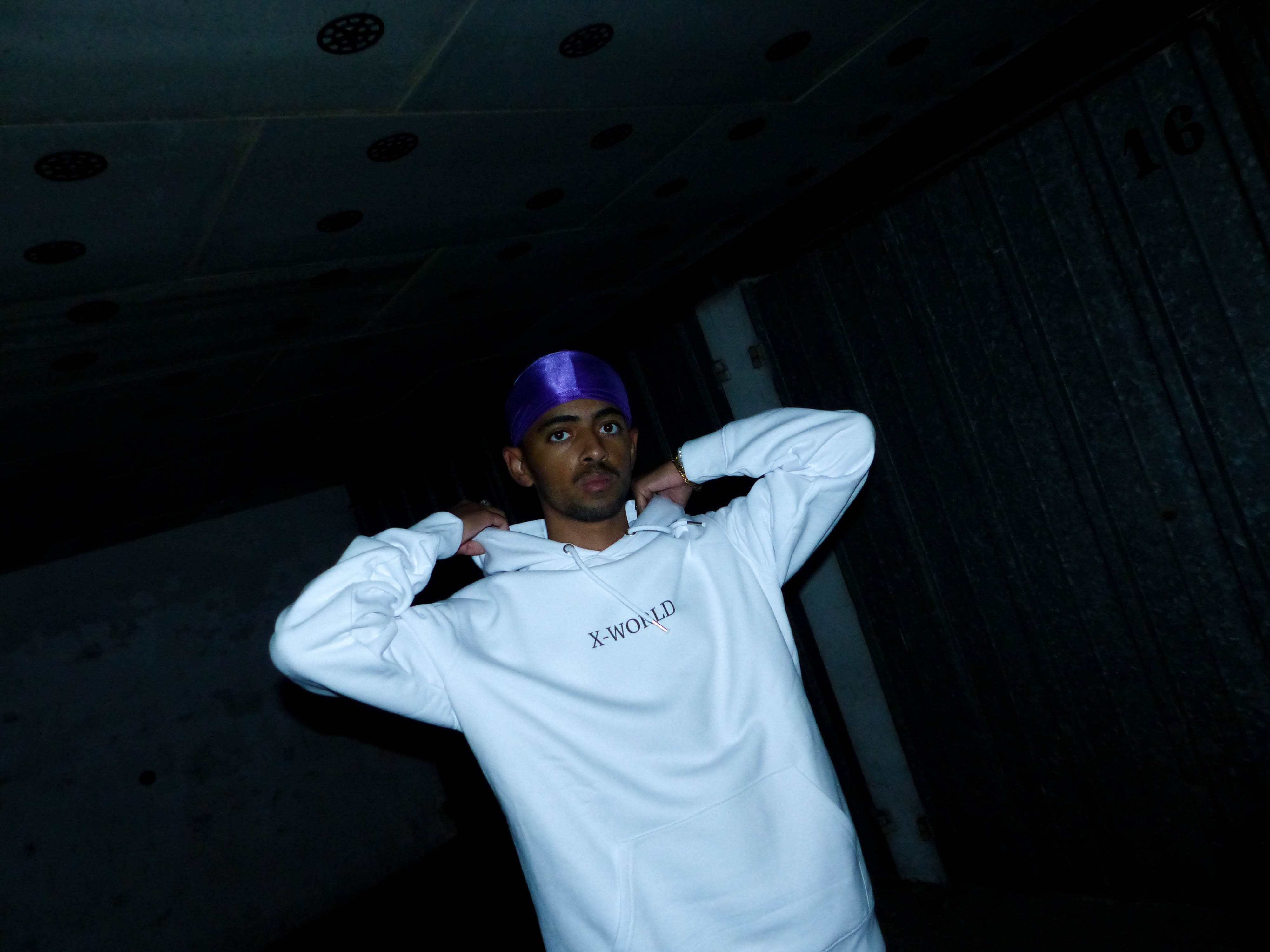 Sweat à capuche - "Woman look at you" - Blanc 5