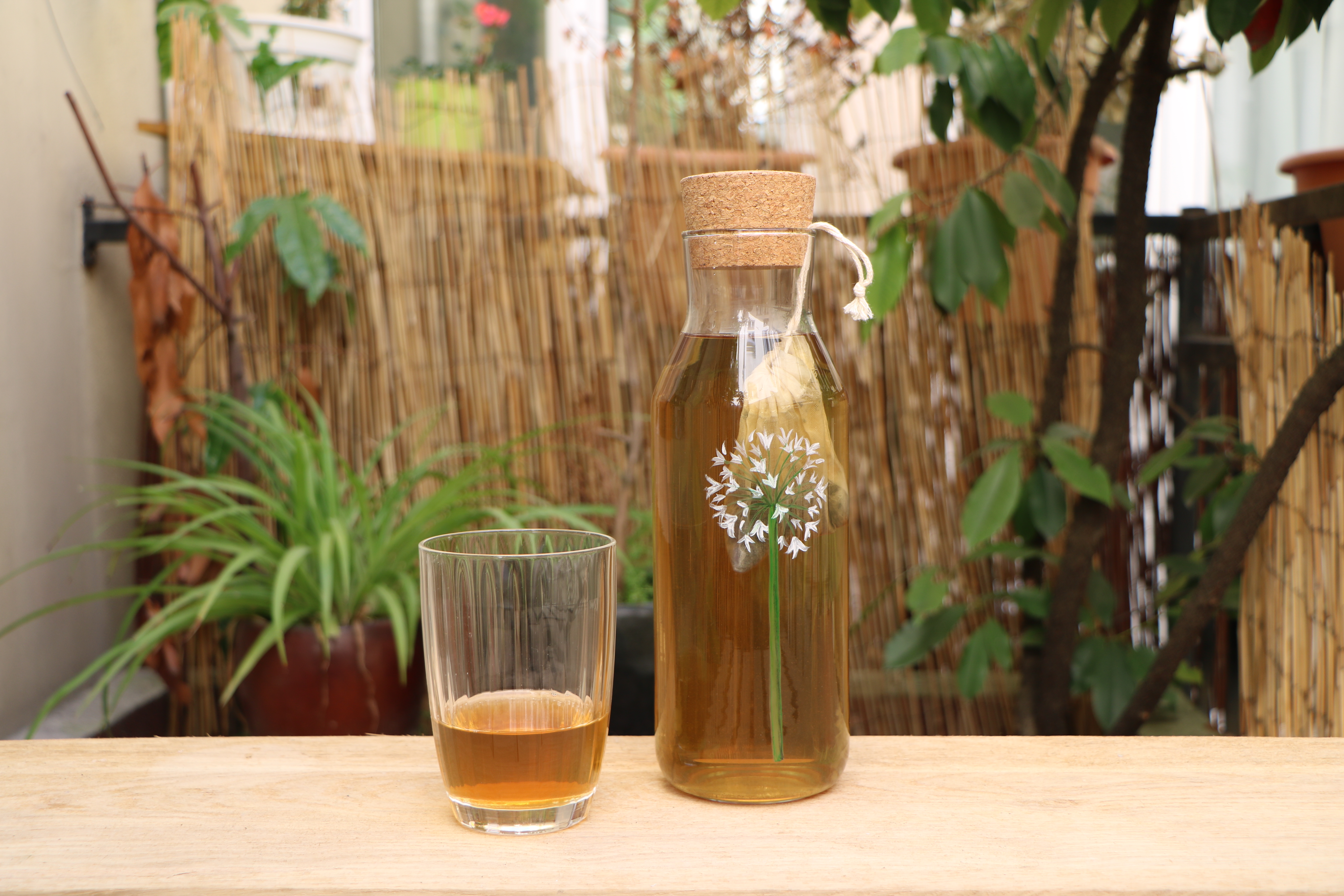 Sachet à thé lavable dans une carafe
