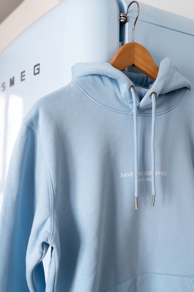 Hoodie bleu ciel "Save The Giraffes" - girafon bleu 3