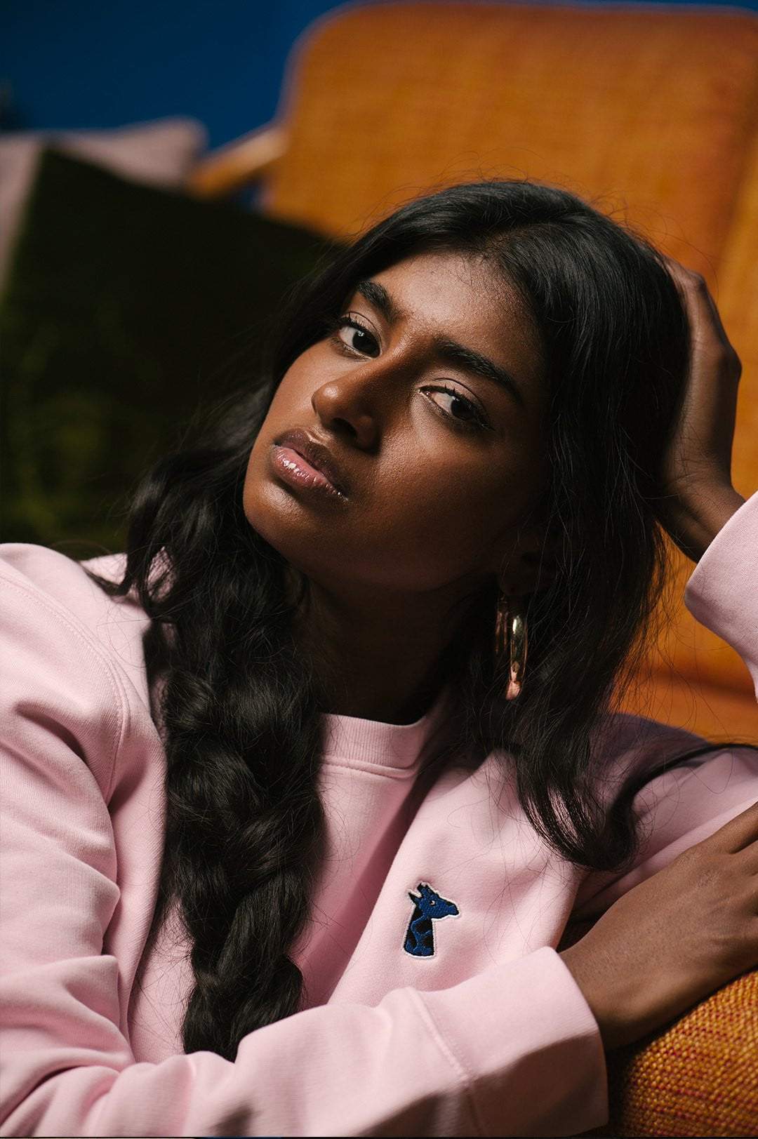 Sweatshirt rose brodé - girafon bleu 4