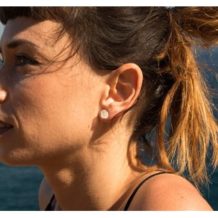 Boucle d'oreilles en verre poli par la mer - Puces