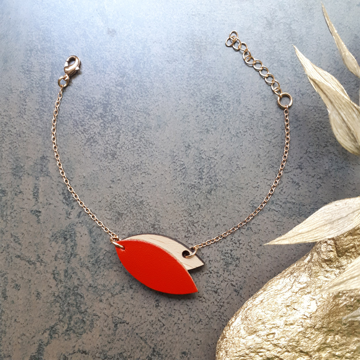 Bracelet en bois et cuir MINI PÉTALE Rouge 2