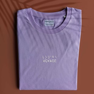 T-shirt bio lavande collection braille - brodé main à Paris