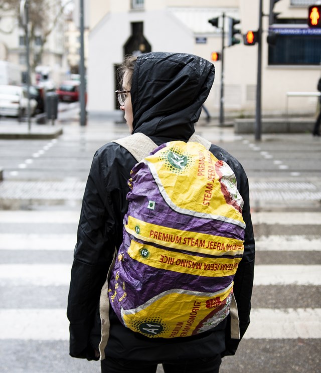 sac à dos éthique en chanvre upcyclé - Aja Curry - Housse antipluie upcyclée