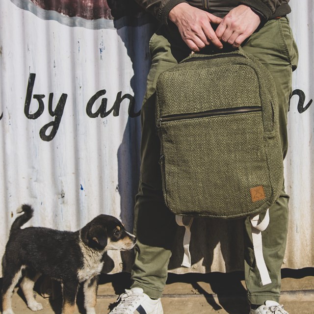 sac à dos écologique en chanvre upcyclé - Biruwa Anis - Vue portée
