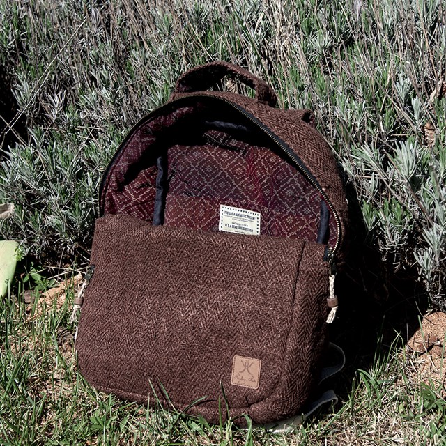 sac à dos écologique en chanvre upcyclé - Biruwa Anis - Vue saris