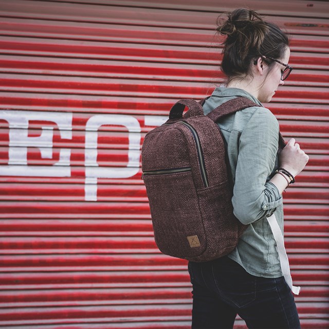 sac à dos écologique en chanvre upcyclé - Biruwa Café - Vue portée