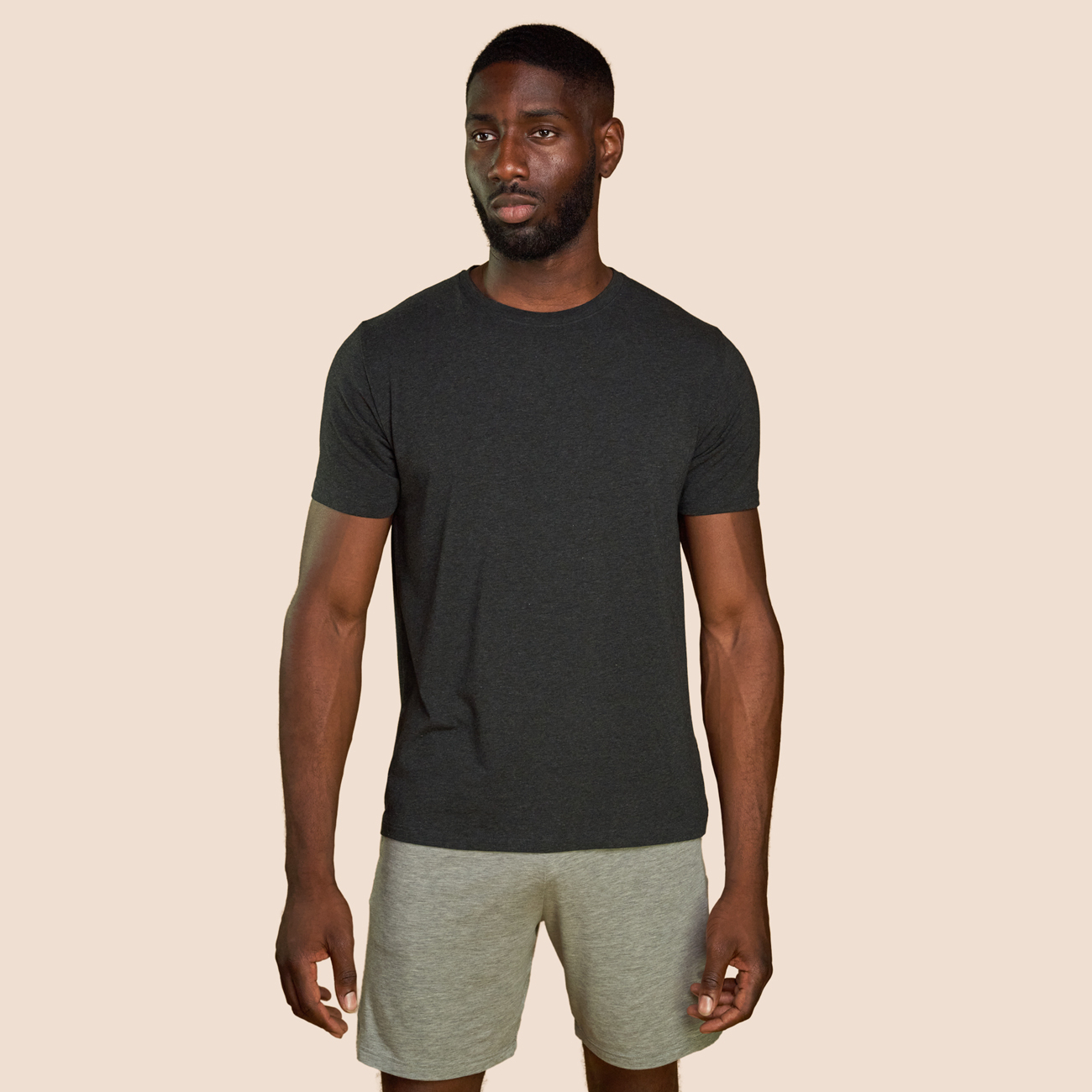T-shirt gris anthracite pour hommes