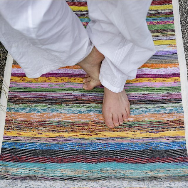 Tapis de Yoga écologique upcyclé - Vue pieds 2