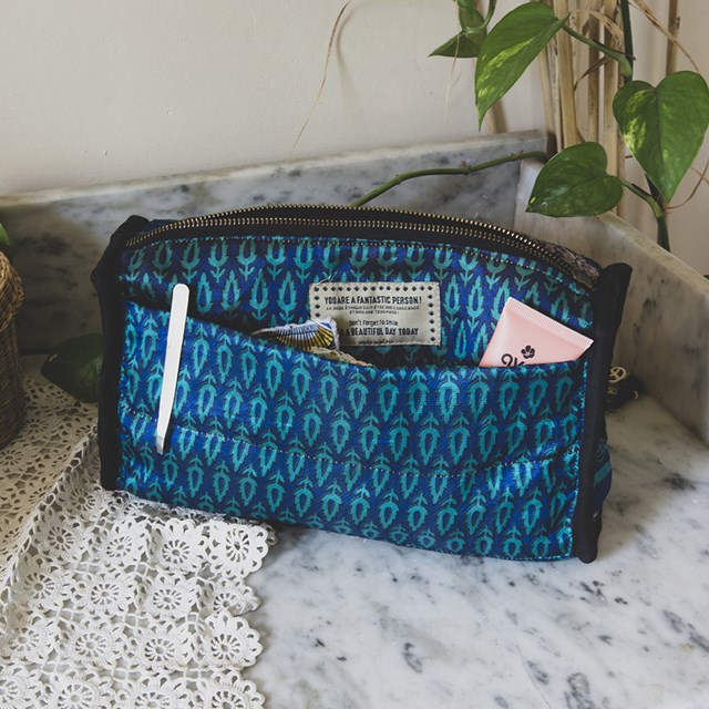 Trousse de toilette éthique en chanvre upcyclée - Hariyo Curry Vue retournée 2
