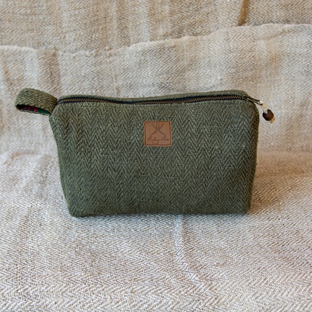 Trousse de toilette éthique en chanvre upcyclée - Hariyo Anis Vue de Face