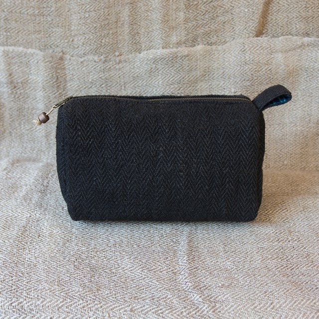 Trousse de toilette éthique en chanvre upcyclée - Hariyo Ébène Vue de dos