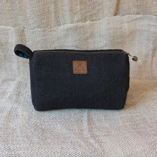 Trousse de toilette écologique en chanvre upcyclée - Hariyo Ébène Vue de face