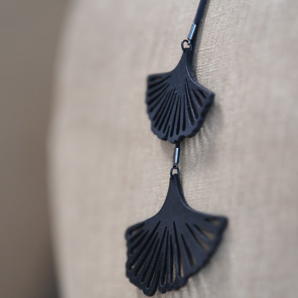 sautoir feuille de ginkgo en chambre à air  - livraison offerte 4
