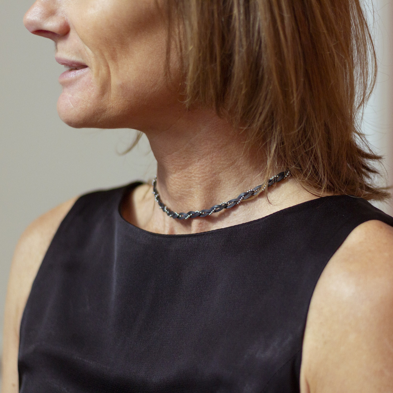 collier près du cou