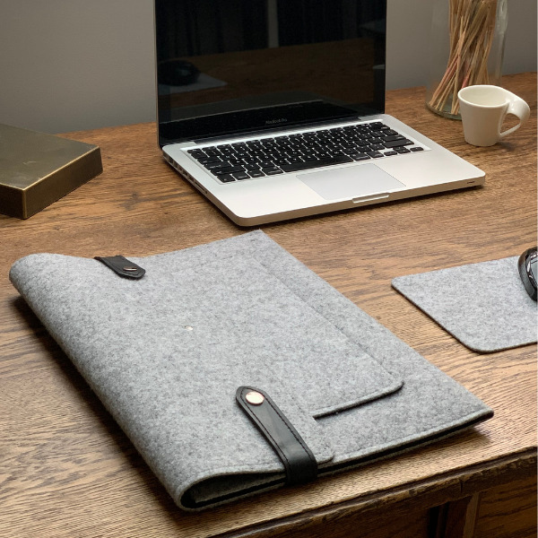 pochette upcycling grise ordinateur