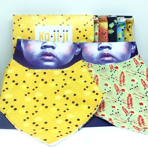 Coffret de naissance : 2 bavoirs bandana et 7 lingettes lavables