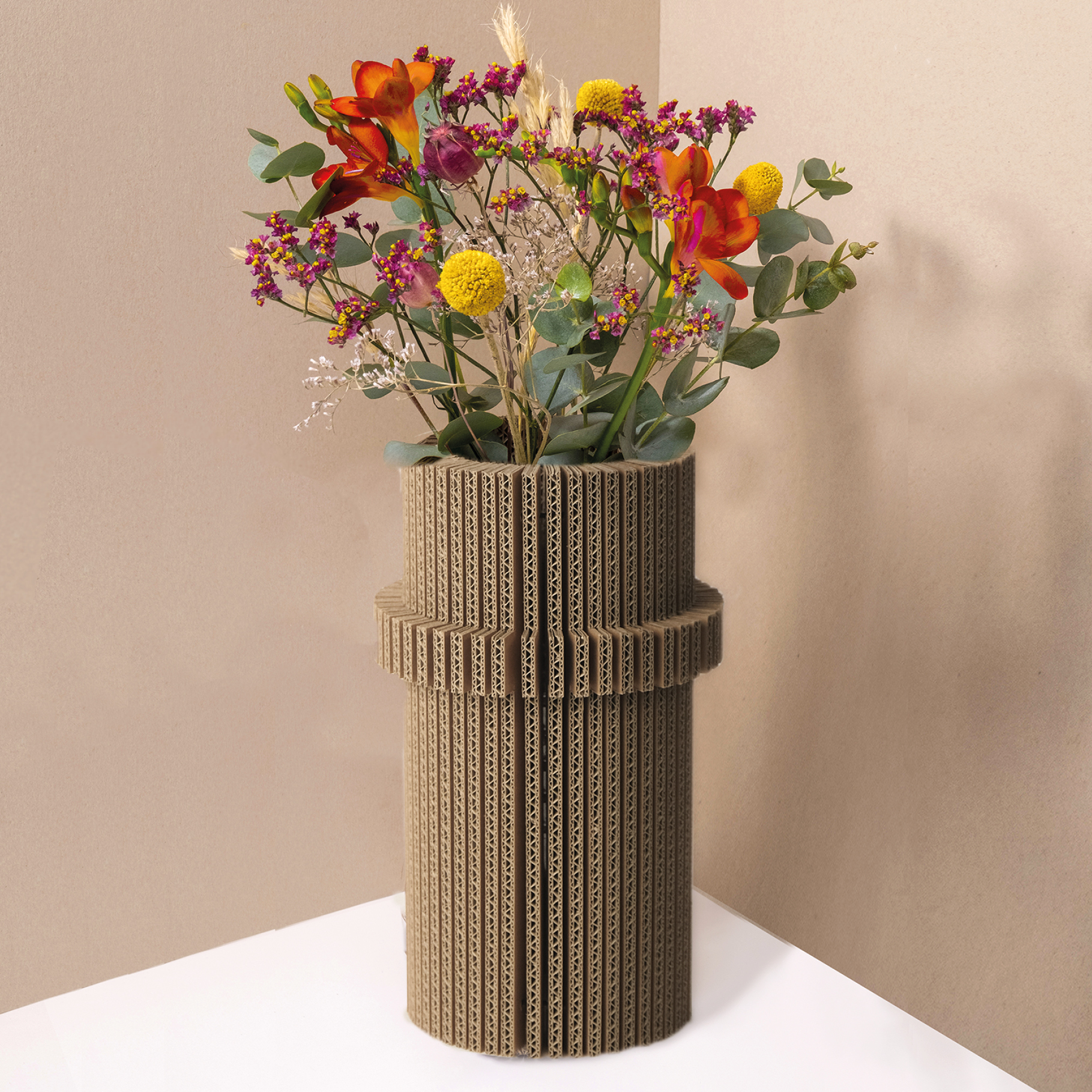 Vase en carton "cache-cache" cylindre 2