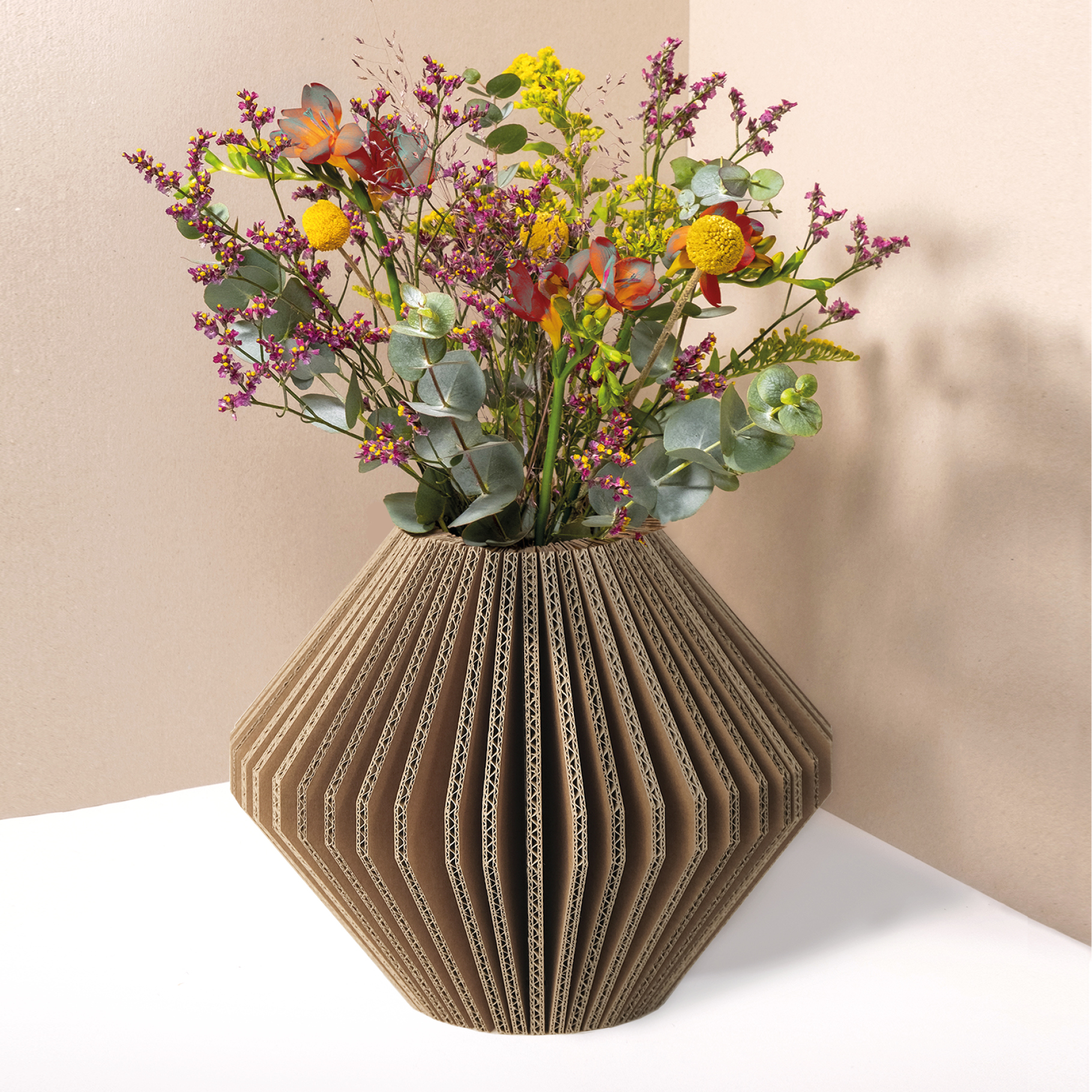 Vase en carton "cache-cache" losange 3