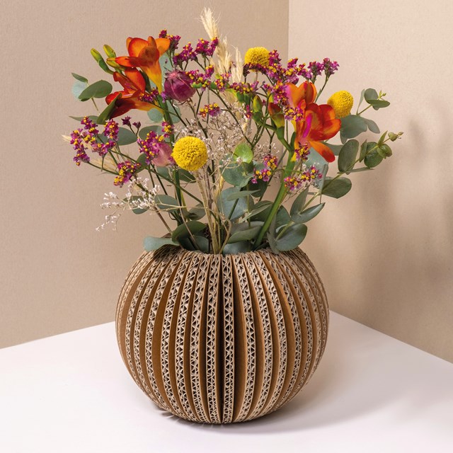 Vase en carton "cache-cache" boule 3
