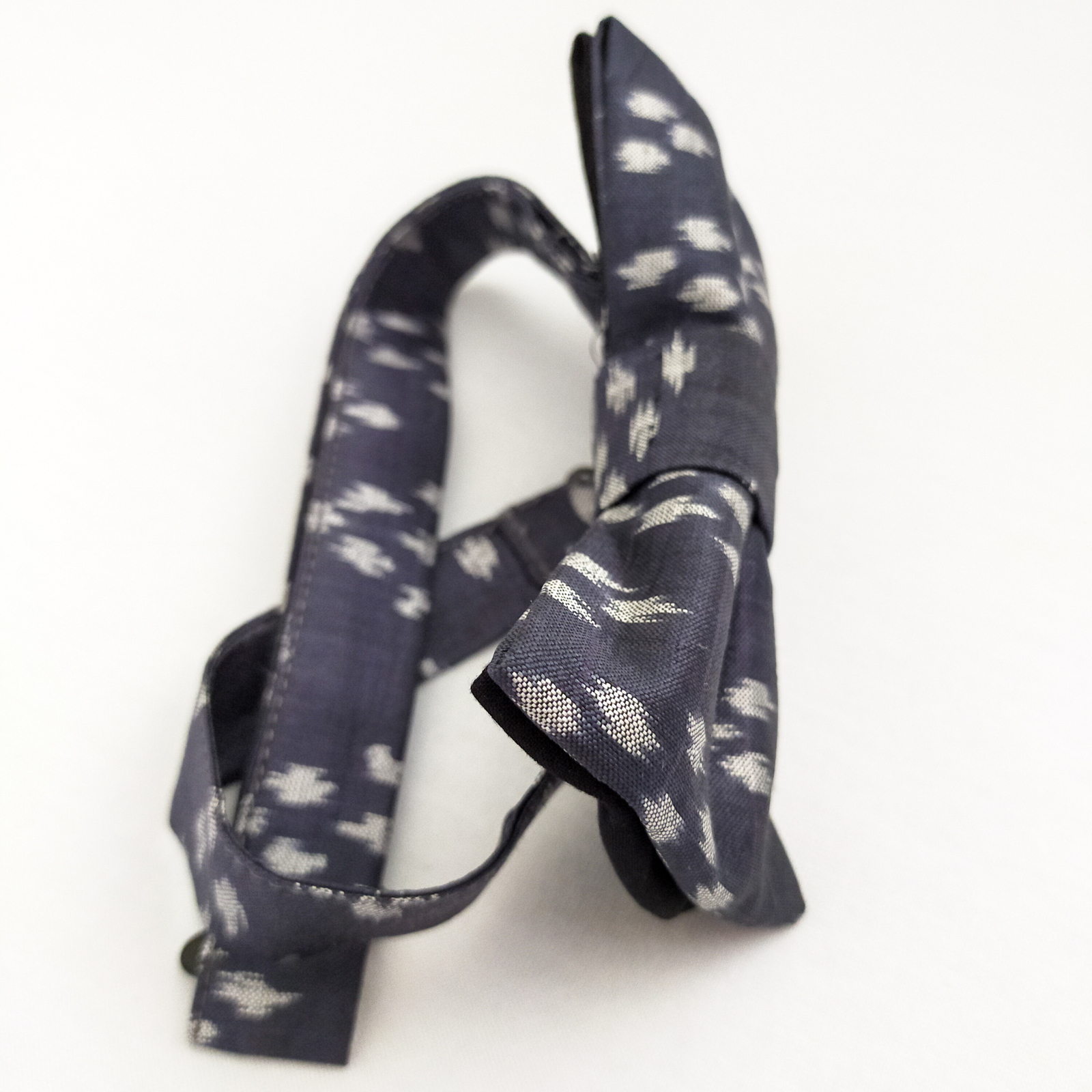 Nœud Papillon équitable en soie - Gris Ikat 2