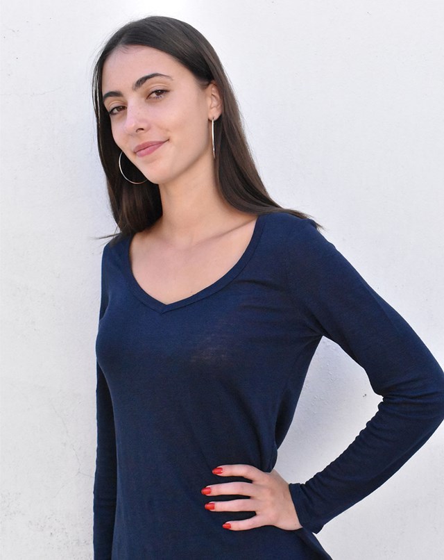 Top Zieza Aatise Col V manches longues coloris marine en Lin Made in France 2