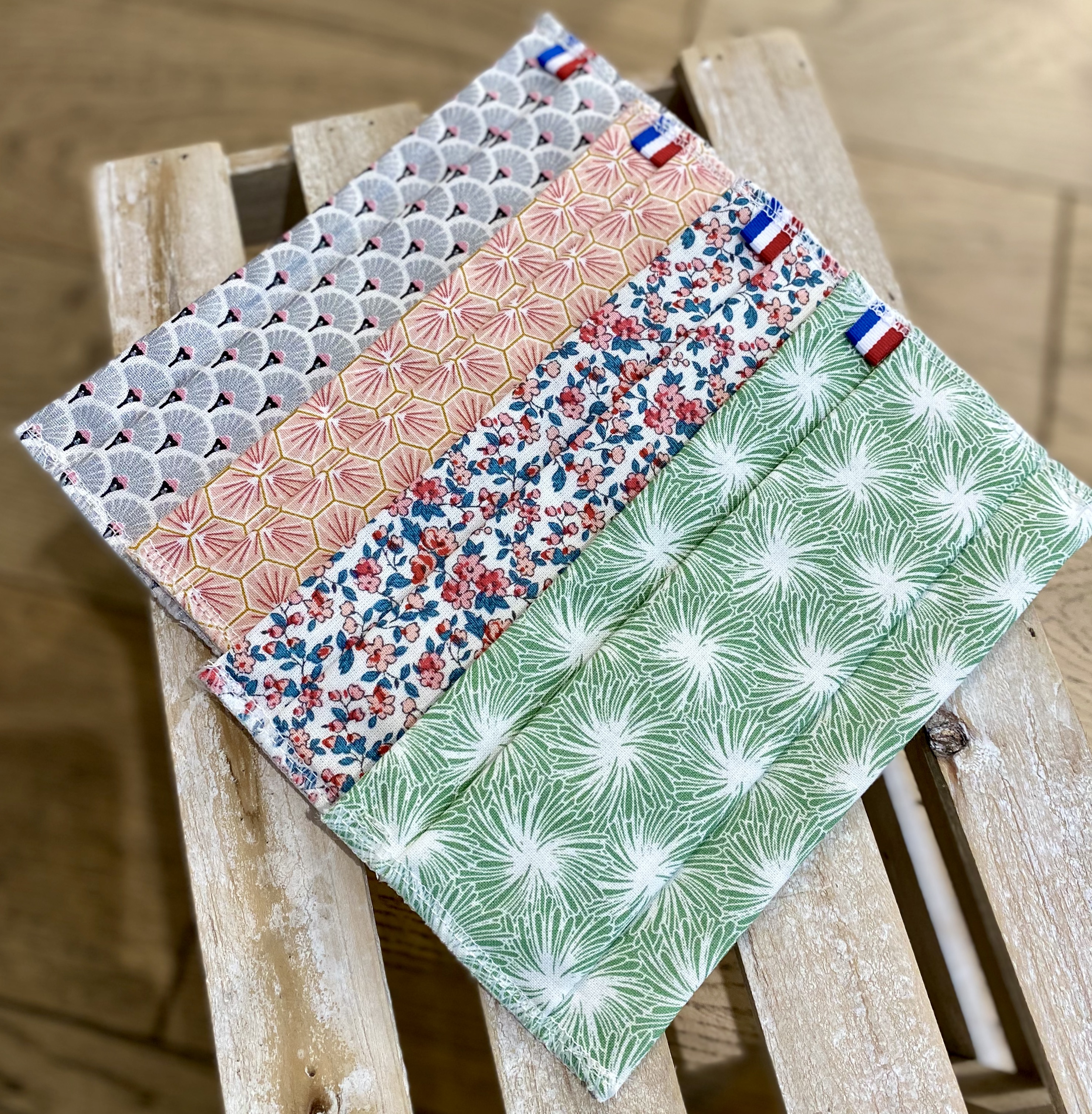 Lot de 4 masques fleuris adulte - Attestation cat. 2 DGA // 20 lavages  3