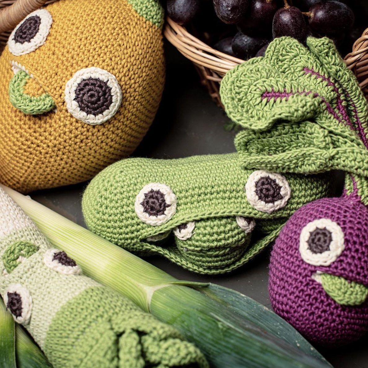 LA FAMILLE PETITS-POIS - HOCHET POUR BÉBÉ EN COTON BIO 5