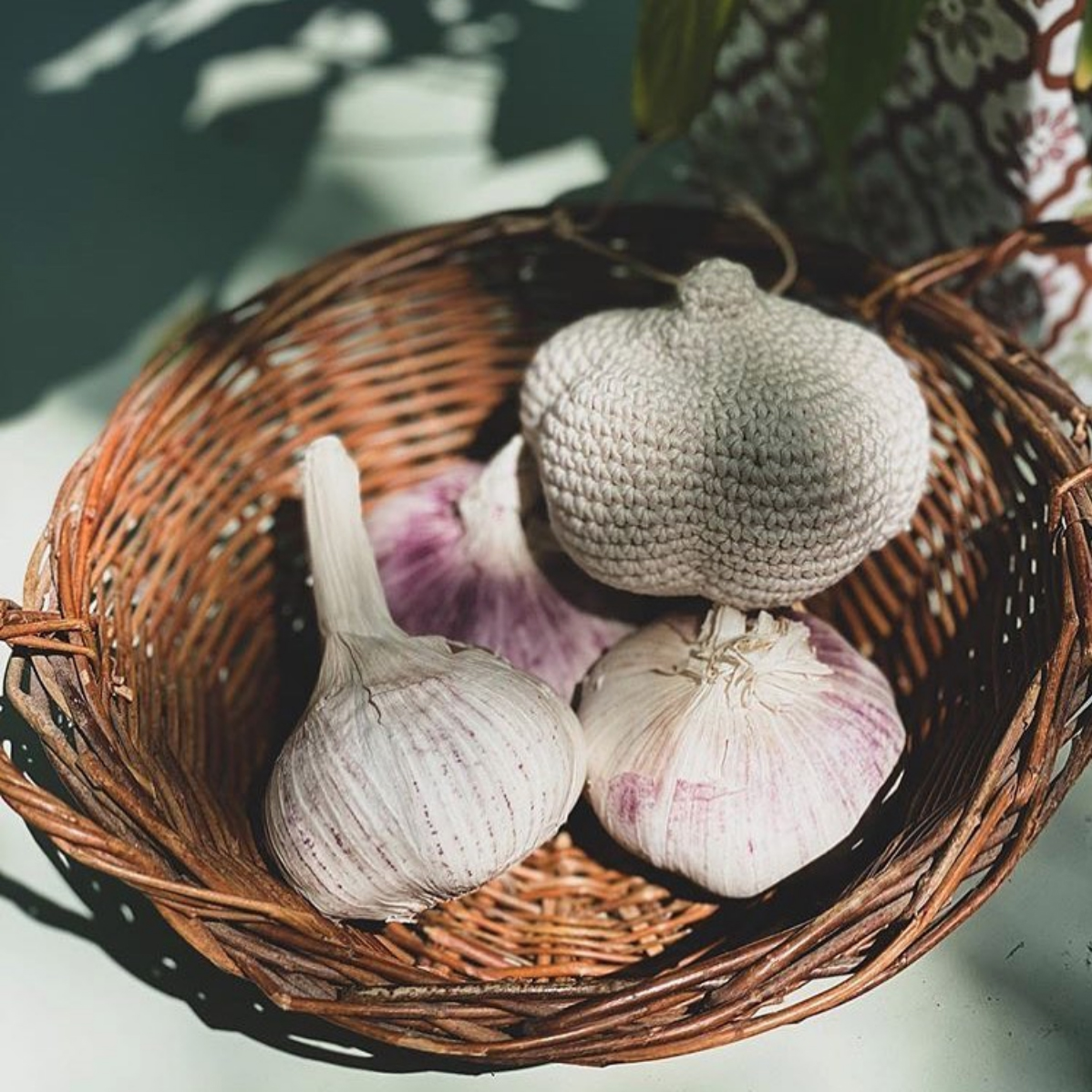 AKSEL L'AIL - HOCHET POUR BÉBÉ EN COTON BIO 4