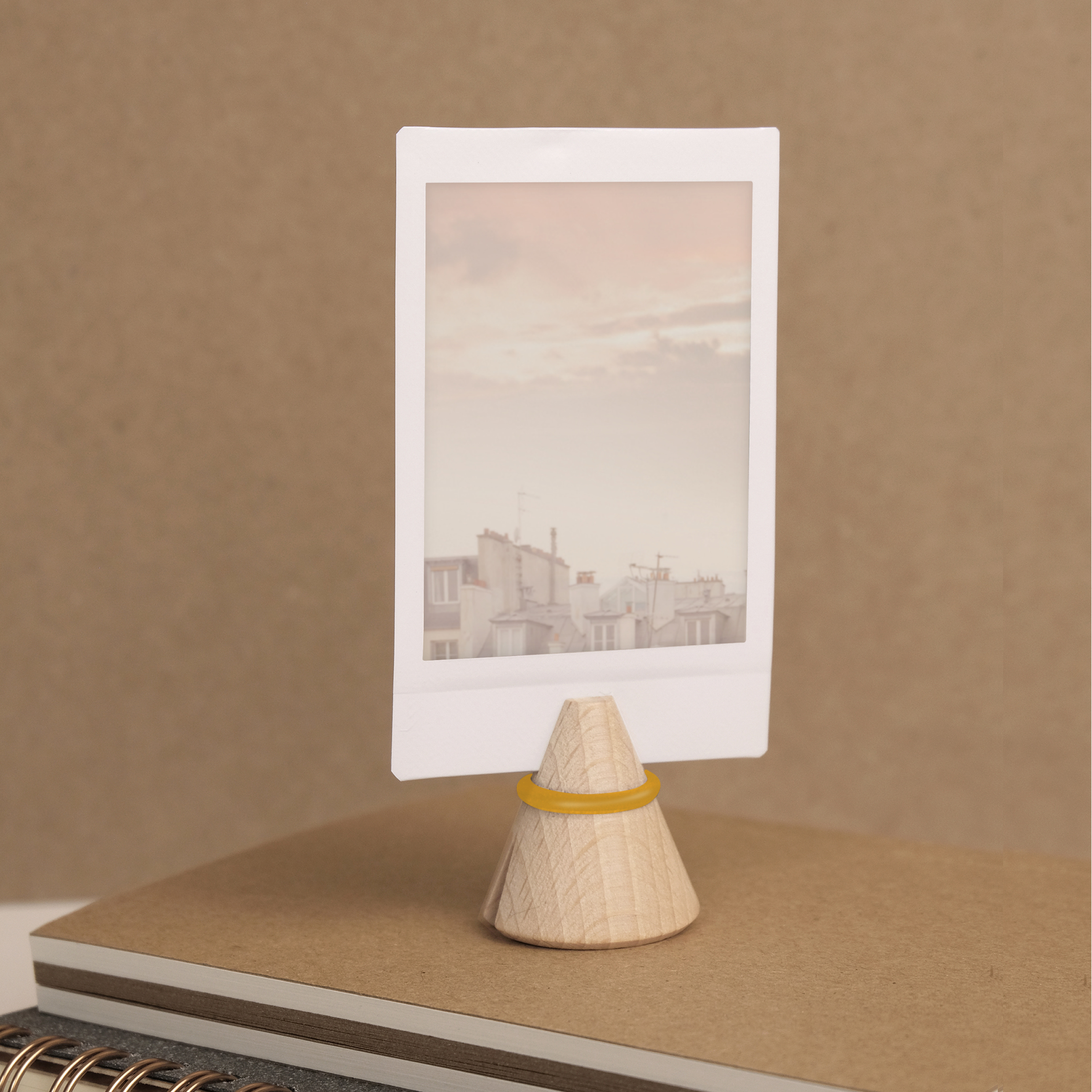 Pince photo & mémo en bois "i-cone" : couleurs 8