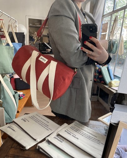 Mini sac polochon MINI SIMON, avec bandoulière, rouge terracotta, coton bio