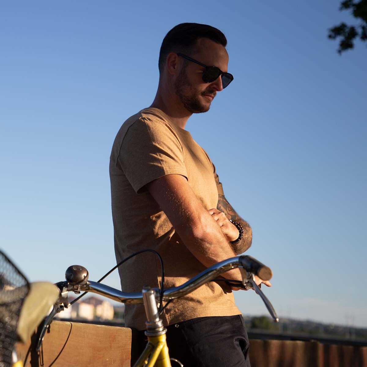 T-shirt Ampato en coton bio non teint de profil