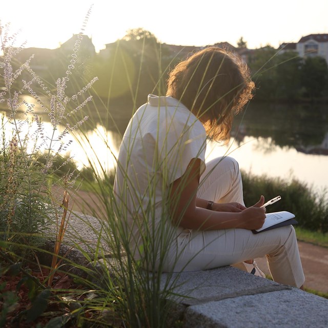 élegante et confortable : cette combinaison pantalon en coton bio non teint est votre alliée