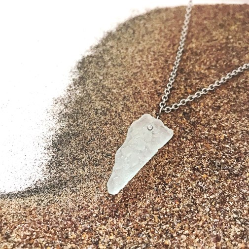 Pendentif ÎLE en verre de mer Blanc à relief - PIÈCE UNIQUE