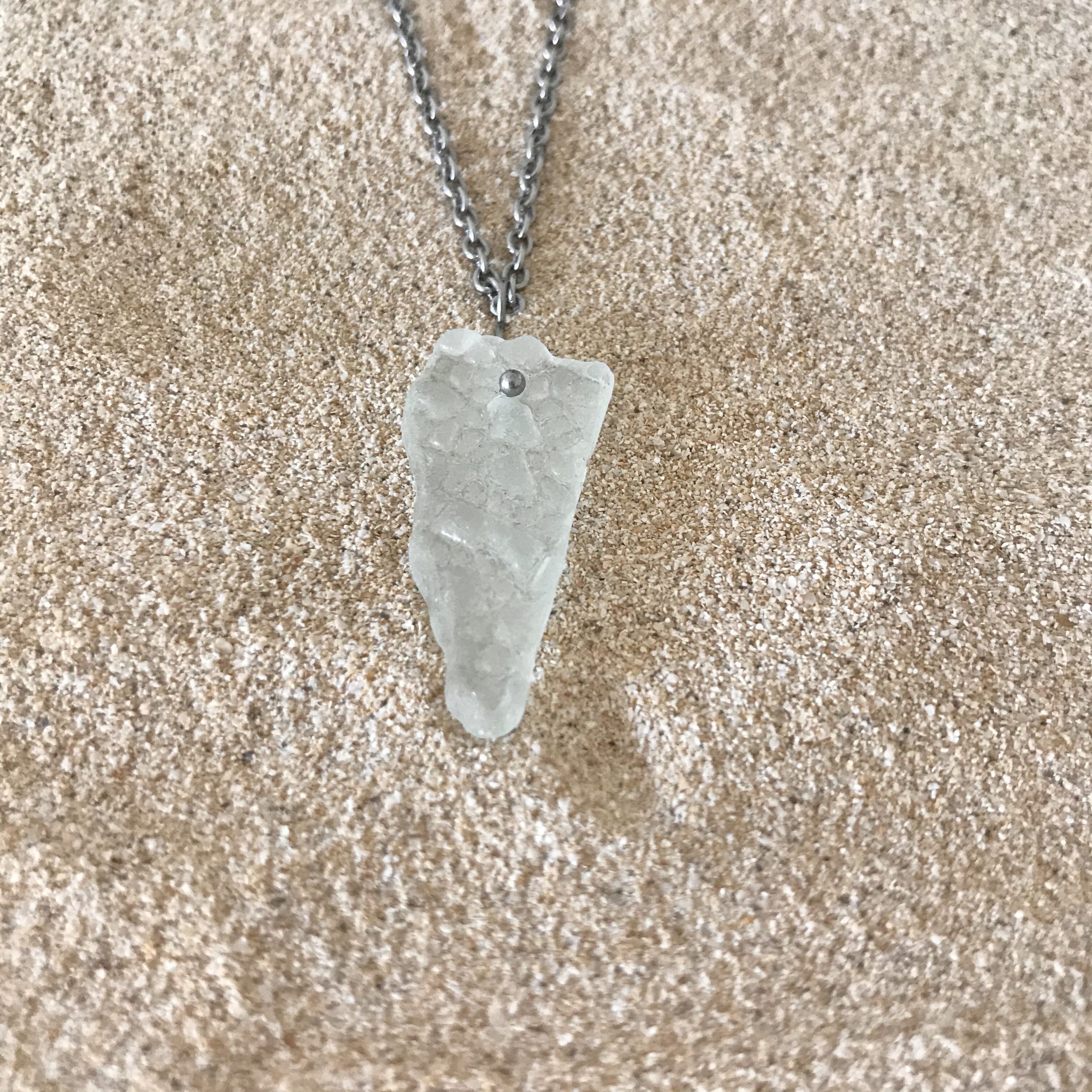 Pendentif ÎLE en verre de mer Blanc à relief - PIÈCE UNIQUE 3