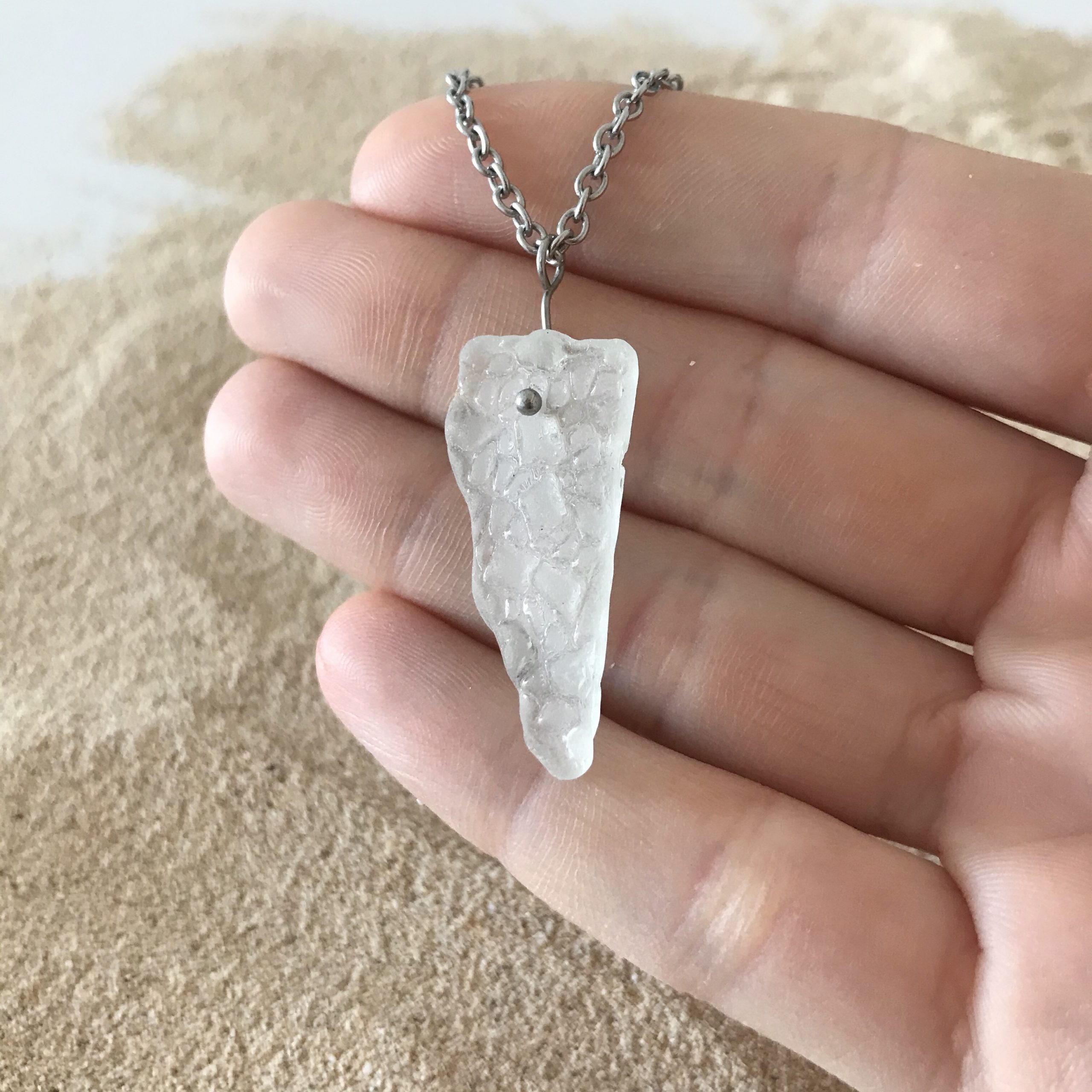 Pendentif ÎLE en verre de mer Blanc à relief - PIÈCE UNIQUE 4
