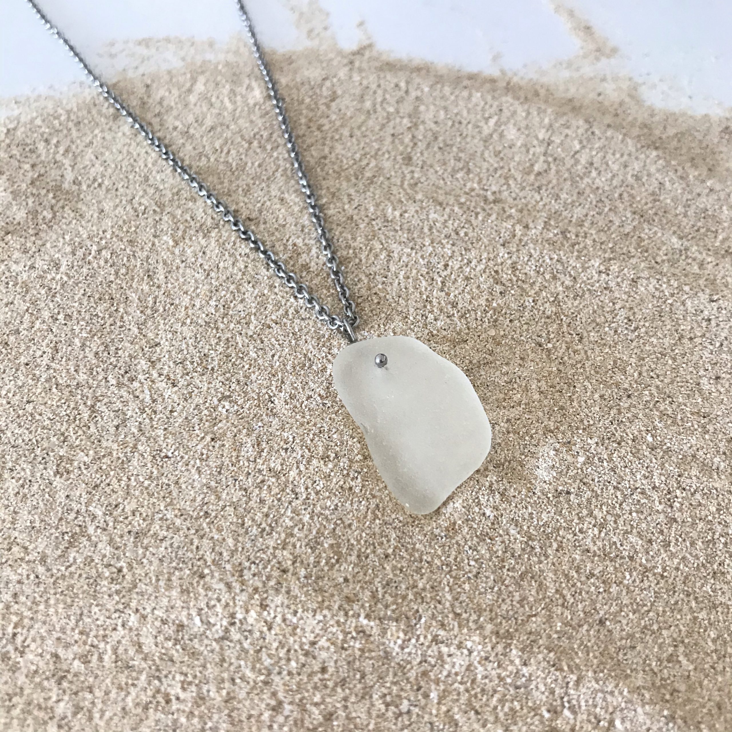 Pendentif ÎLE en verre de mer Blanc - PIÈCE UNIQUE 4