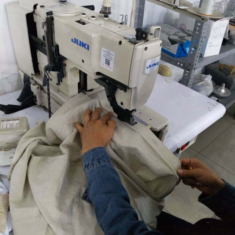 Confection par Tatiana de la chemise femme pitumarka en coton bio non teint