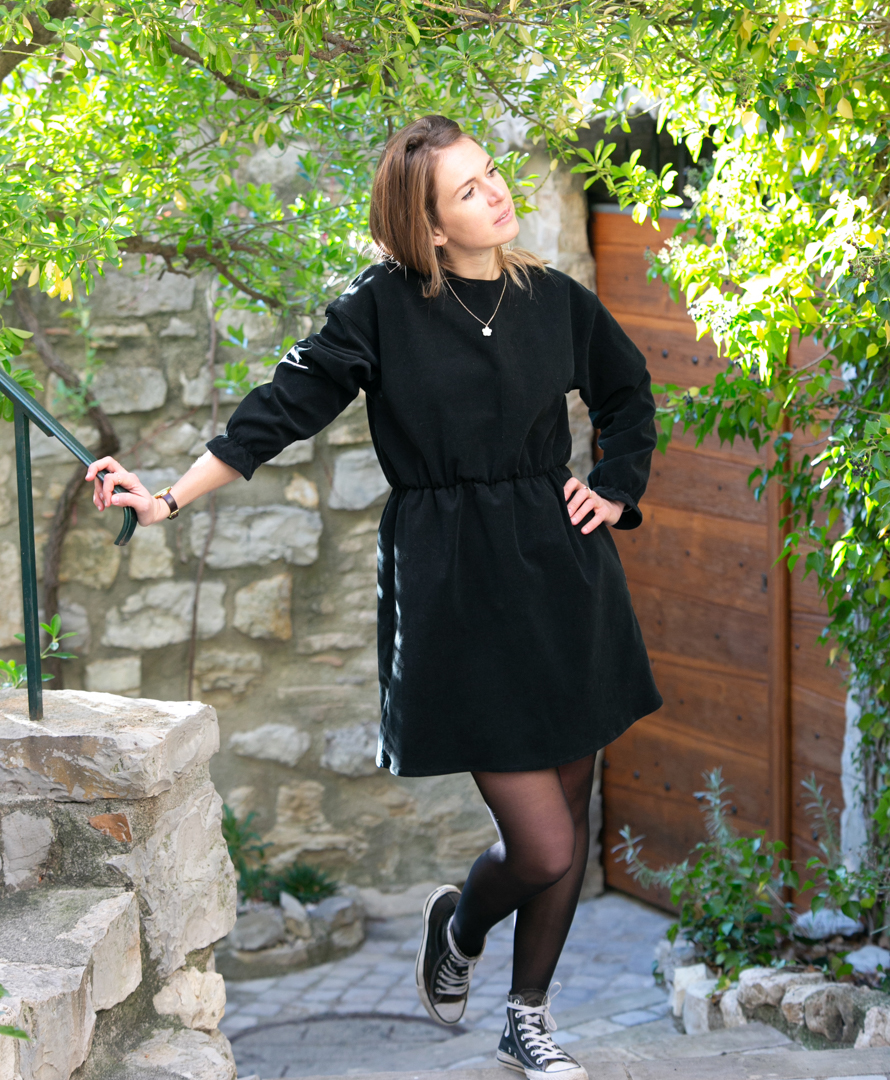 Robe noire en velours côtelé coton biologique GOTS