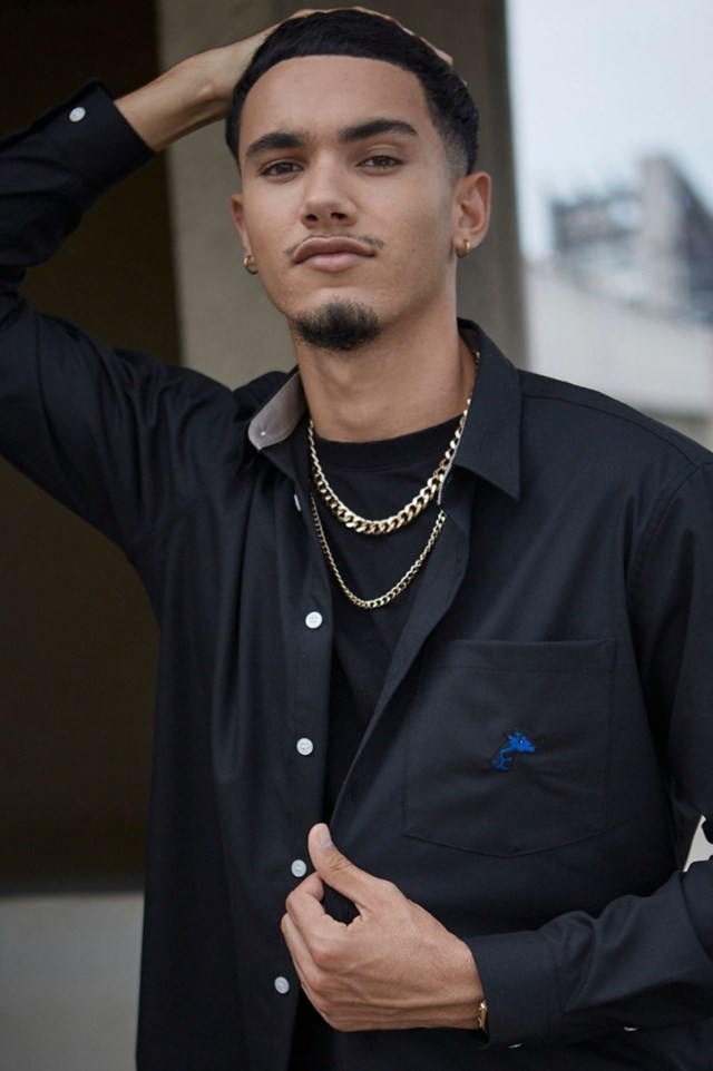 Chemise upcyclée noire - girafon bleu 4
