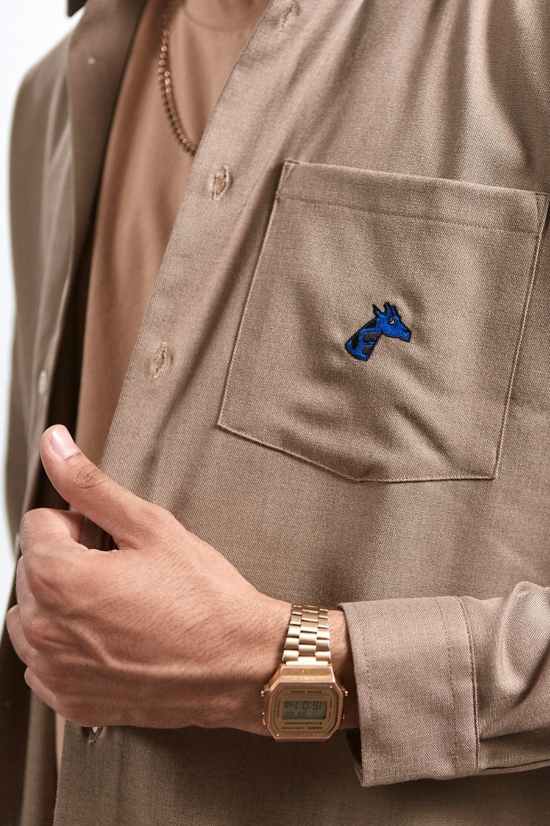 Chemise upcyclée beige sable - girafon bleu 4