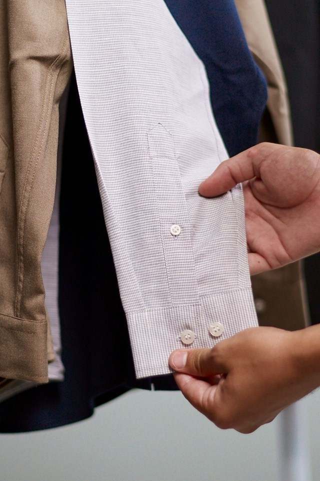Chemise upcyclée en lin gris et blanc 3